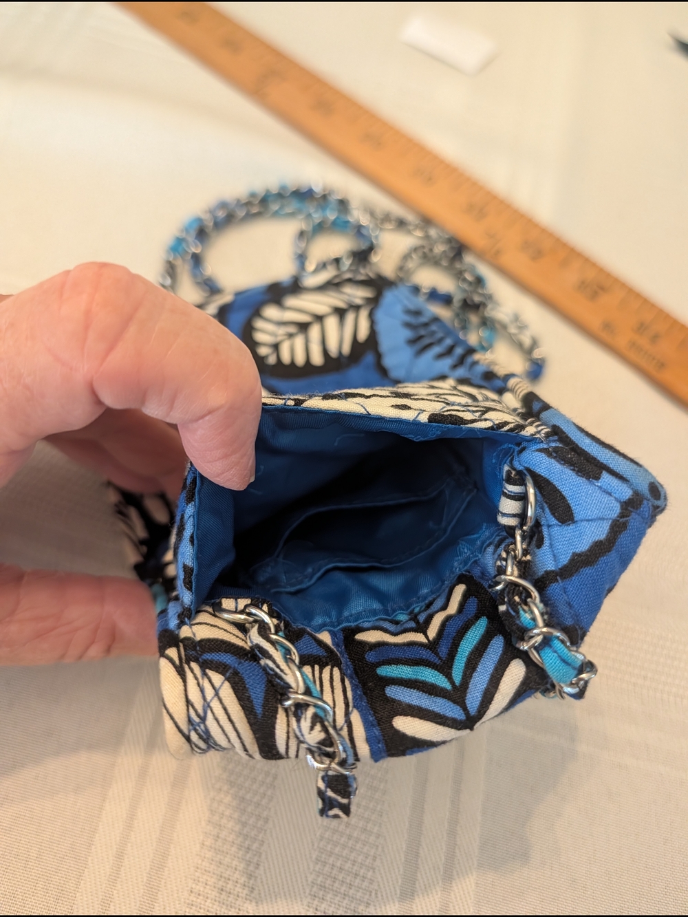 Blue Floral Vera Bradley Crossbody Phone Pouch - Quilted Fabric w/ Chain Strap. - Picture 9 of 11
